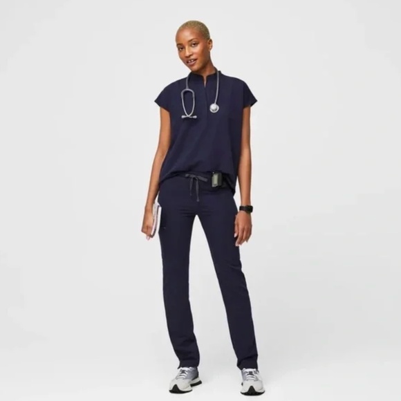 FIGS Rafaela Oversized Scrub Top in Navy Blue size Women's Small - Picture 6 of 12